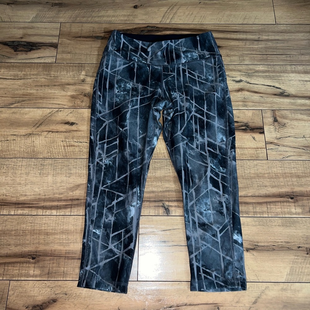 patterned cropped leggings